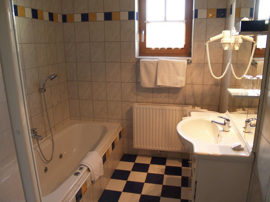 Mosthaeusl Wernstein am Inn Bilik gambar